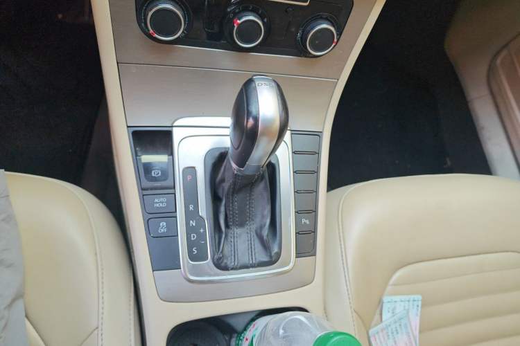 Used Volkswagen Magotan 2013 1.8TSI Premier Model Gear Lever