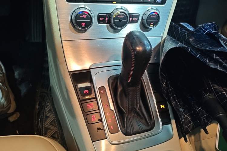 Used Volkswagen Magotan 2013 1.8TSI Premier Model Gear Lever