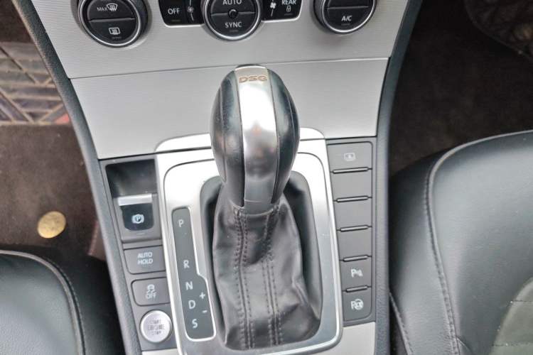 Used Volkswagen Magotan 2013 1.8TSI Prestige Model Gear Lever