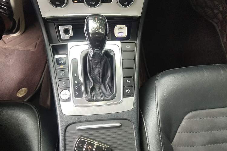 Used Volkswagen Magotan 2013 1.8TSI Prestige Model Gear Lever