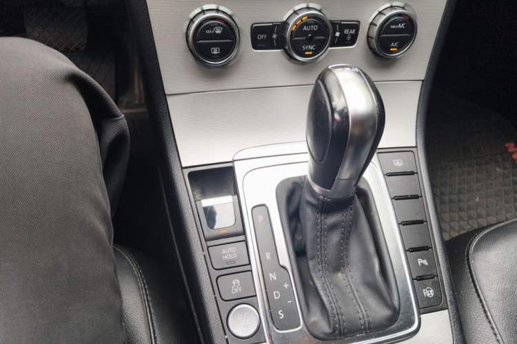 Used Volkswagen Magotan 2013 2.0 TSI Prestige Model Gear Lever