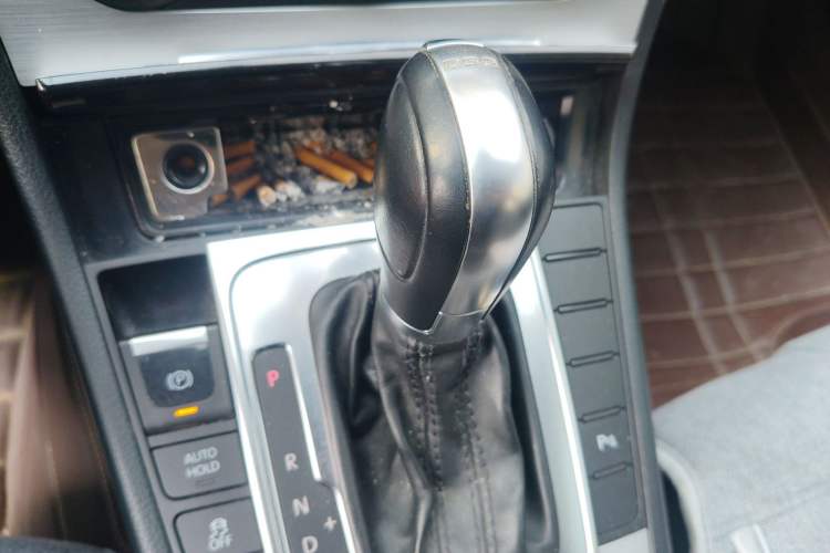 Used Volkswagen Magotan 2013 1.8TSI Premier Model Gear Lever