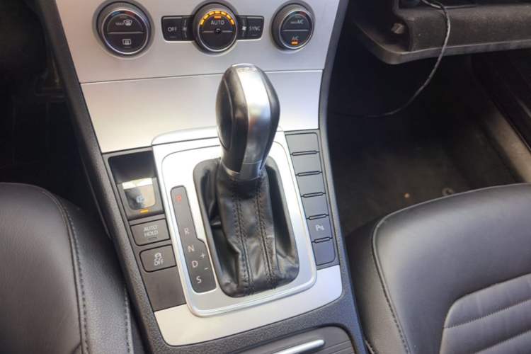 Used Volkswagen Magotan 2013 1.8TSI Comfort Model Gear Lever