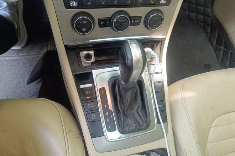 Used Volkswagen Magotan 2013 1.8TSI Luxury Model Gear Lever