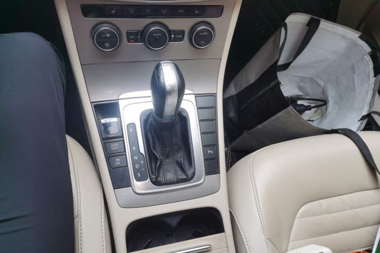 Used Volkswagen Magotan 2013 1.8TSI Luxury Model Gear Lever