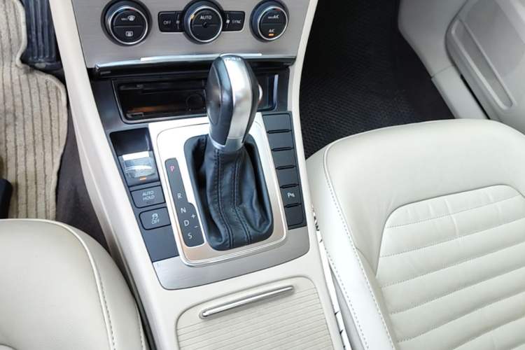 Used Volkswagen Magotan 2013 1.8TSI Luxury Model Gear Lever