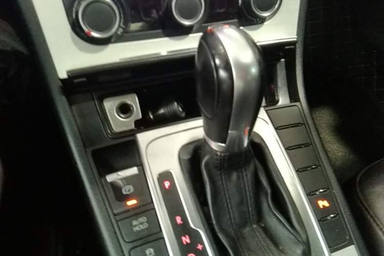 Used Volkswagen Magotan 2013 1.8TSI Premier Model Gear Lever