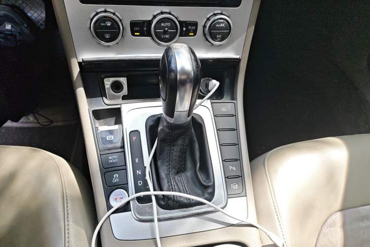 Used Volkswagen Magotan 2013 1.8TSI Prestige Model Gear Lever