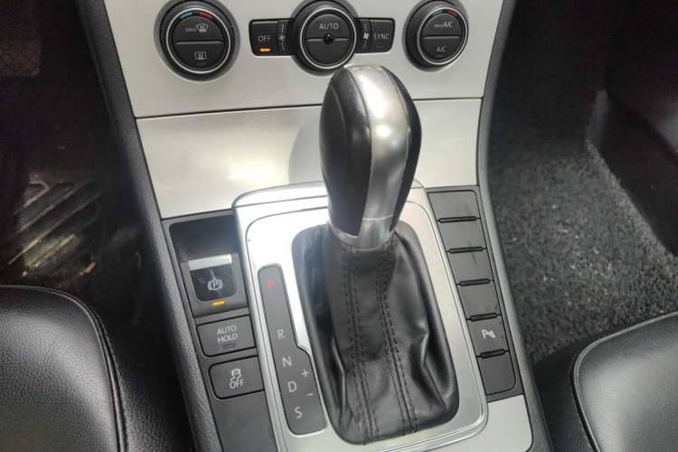 Used Volkswagen Magotan 2013 2.0 TSI Luxury Model Gear Lever