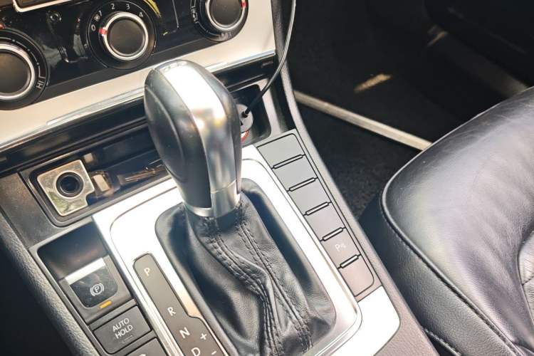 Used Volkswagen Magotan 2013 1.8TSI Premier Model Gear Lever