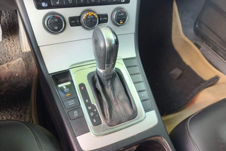 Used Volkswagen Magotan 2013 1.8TSI Premier Model Gear Lever