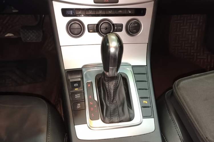 Used Volkswagen Magotan 2013 1.8TSI Luxury Model Gear Lever