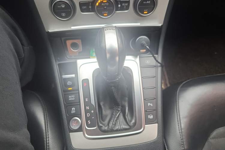 Used Volkswagen Magotan 2013 2.0 TSI Prestige Model Gear Lever