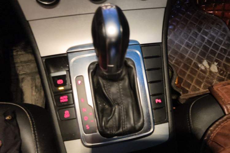 Used Volkswagen Magotan 2013 2.0 TSI Luxury Model Gear Lever
