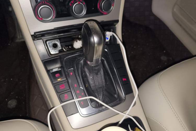 Used Volkswagen Magotan 2013 1.8TSI Premier Model Gear Lever