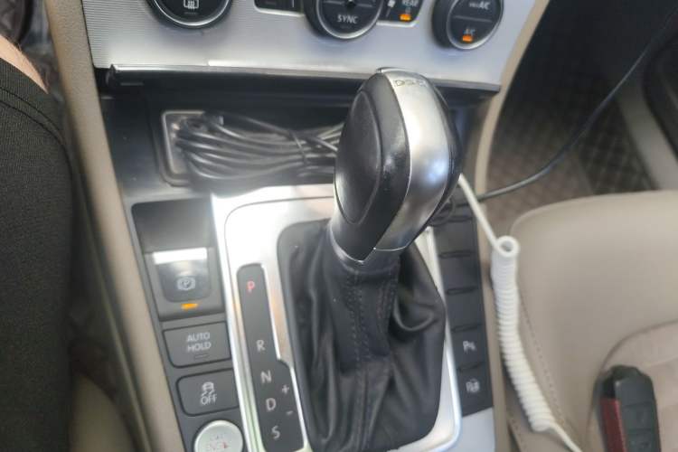 Used Volkswagen Magotan 2013 2.0 TSI Prestige Model Gear Lever