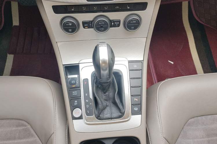 Used Volkswagen Magotan 2013 2.0 TSI Prestige Model Gear Lever