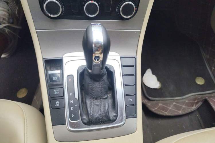 Used Volkswagen Magotan 2013 1.8TSI Premier Model Gear Lever
