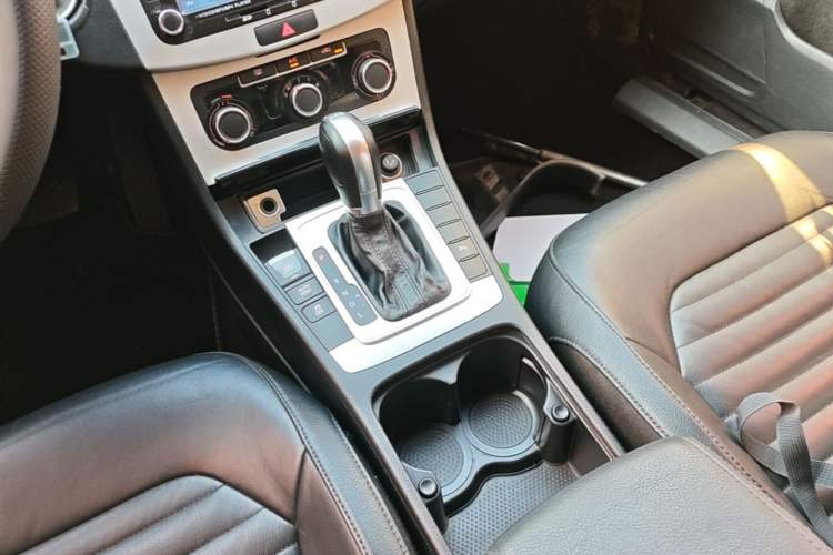 Used Volkswagen Magotan 2013 1.8TSI Premier Model Gear Lever