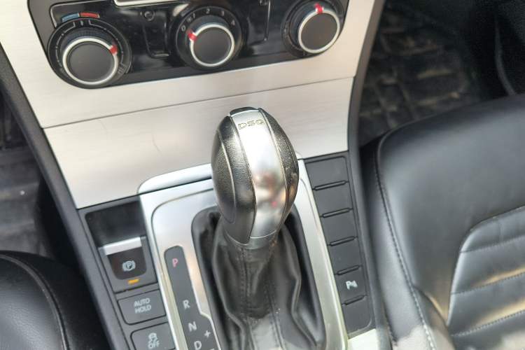 Used Volkswagen Magotan 2013 1.8TSI Premier Model Gear Lever
