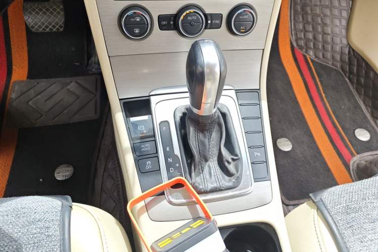 Used Volkswagen Magotan 2013 1.8TSI Premier Model Gear Lever