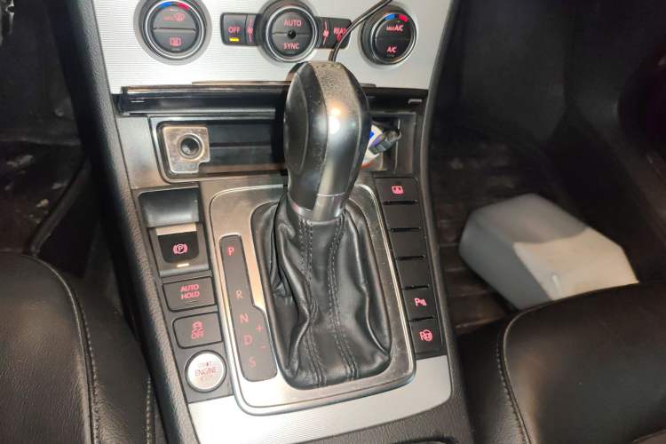 Used Volkswagen Magotan 2013 1.8TSI Prestige Model Gear Lever