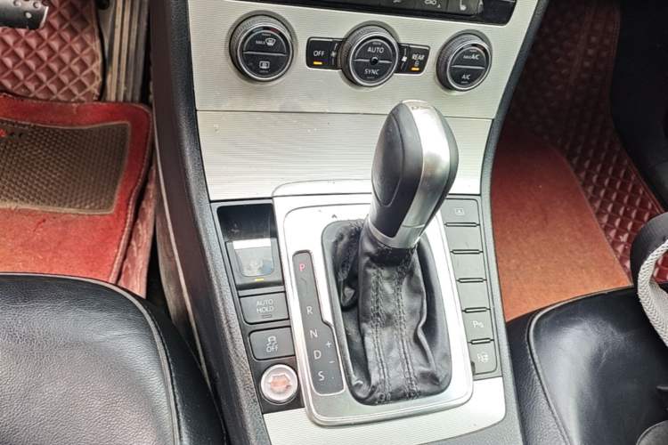 Used Volkswagen Magotan 2013 2.0 TSI Prestige Model Gear Lever