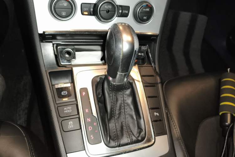 Used Volkswagen Magotan 2013 2.0 TSI Luxury Model Gear Lever