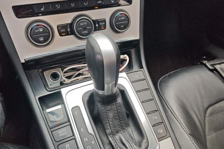 Used Volkswagen Magotan 2013 1.8TSI Prestige Model Gear Lever