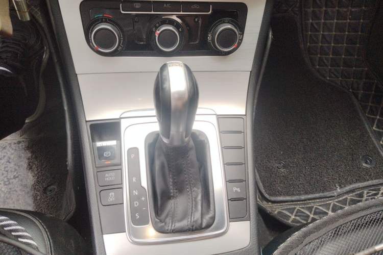 Used Volkswagen Magotan 2013 1.8TSI Premier Model Gear Lever