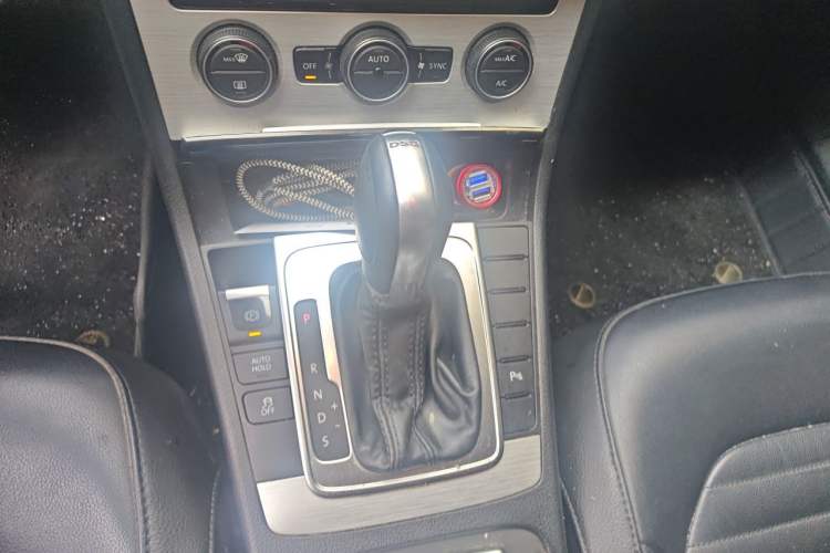 Used Volkswagen Magotan 2013 1.8TSI Premier Model Gear Lever