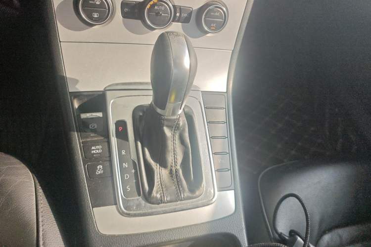 Used Volkswagen Magotan 2013 1.8TSI Premier Model Gear Lever
