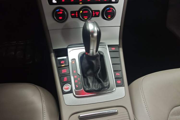 Used Volkswagen Magotan 2013 2.0 TSI Prestige Model Gear Lever