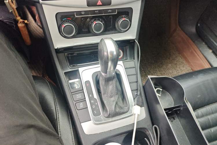 Used Volkswagen Magotan 2013 1.8TSI Premier Model Gear Lever