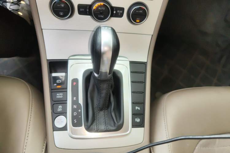 Used Volkswagen Magotan 2013 2.0 TSI Ultimate Model Gear Lever