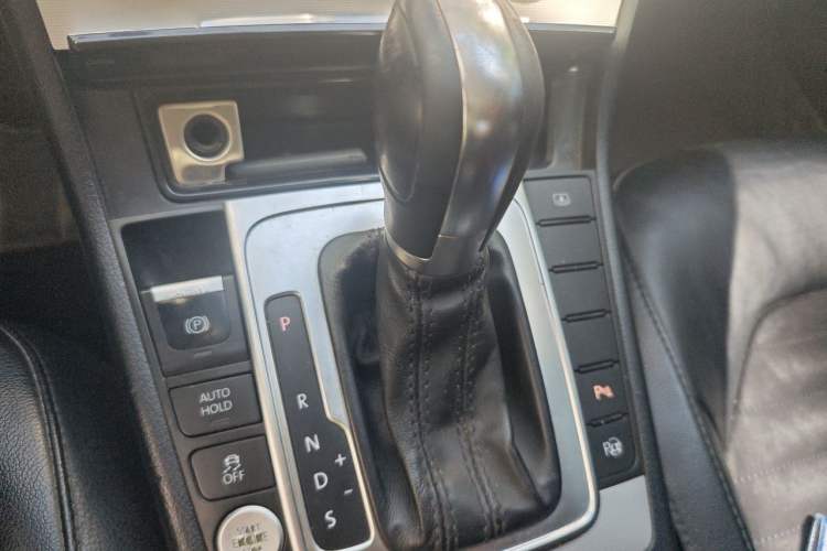 Used Volkswagen Magotan 2013 1.8TSI Prestige Model Gear Lever