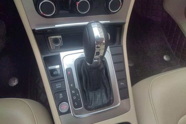 Used Volkswagen Magotan 2013 1.8TSI Premier Model Gear Lever
