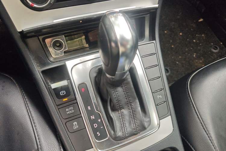 Used Volkswagen Magotan 2013 1.8TSI Premier Model Gear Lever