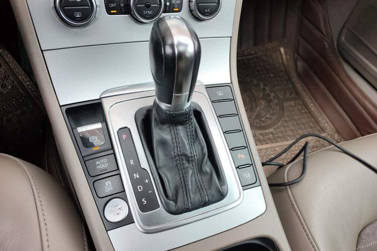 Used Volkswagen Magotan 2013 1.8TSI Prestige Model Gear Lever