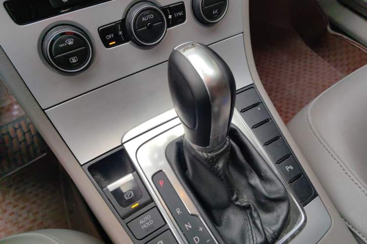 Used Volkswagen Magotan 2013 1.8TSI Luxury Model Gear Lever