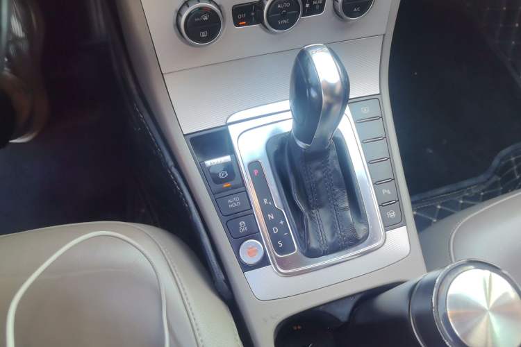 Used Volkswagen Magotan 2013 2.0 TSI Prestige Model Gear Lever