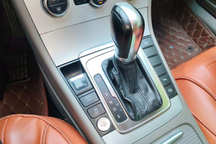 Used Volkswagen Magotan 2013 1.8TSI Prestige Model Gear Lever