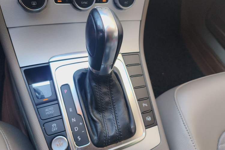 Used Volkswagen Magotan 2013 2.0 TSI Ultimate Model Gear Lever