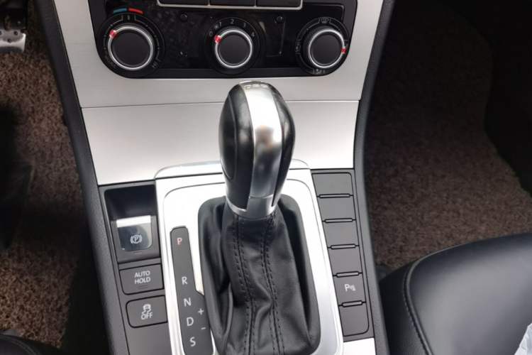 Used Volkswagen Magotan 2013 1.8TSI Premier Model Gear Lever