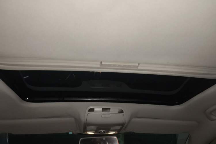 Used Volkswagen Magotan 2013 1.8TSI Luxury Model Headliner