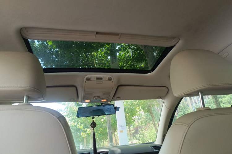 Used Volkswagen Magotan 2013 1.8TSI Luxury Model Headliner