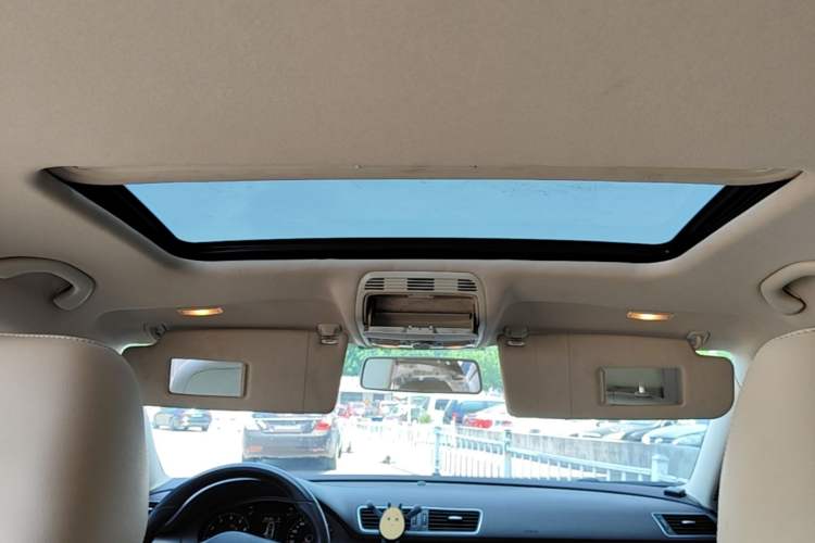 Used Volkswagen Magotan 2013 1.8TSI Luxury Model Headliner