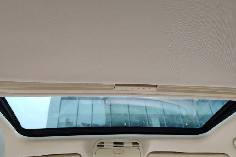 Used Volkswagen Magotan 2013 1.8TSI Luxury Model Headliner