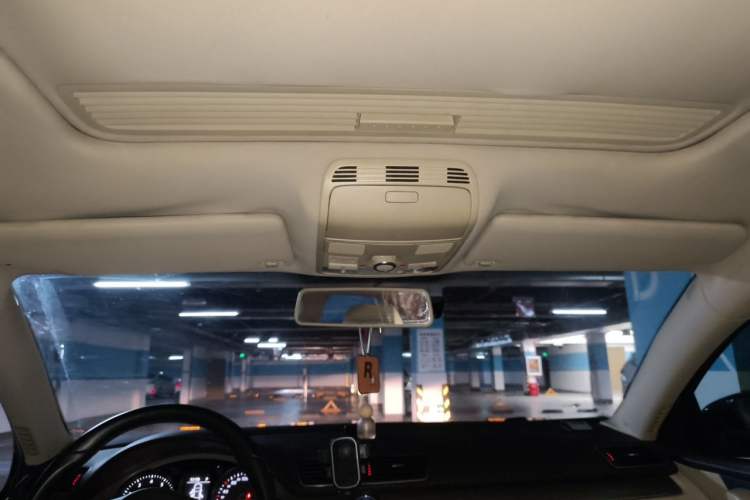 Used Volkswagen Magotan 2013 1.8TSI Premier Model Headliner
