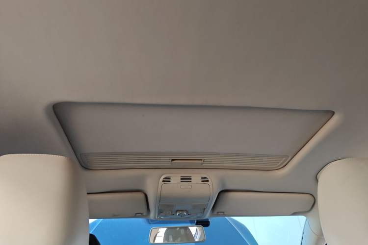 Used Volkswagen Magotan 2013 1.8TSI Luxury Model Headliner